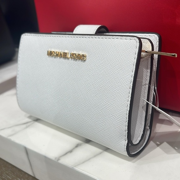 Michael Kors Medium Saffiano Leather Bifold Wallet Optic White
NWT - Picture 14 of 16